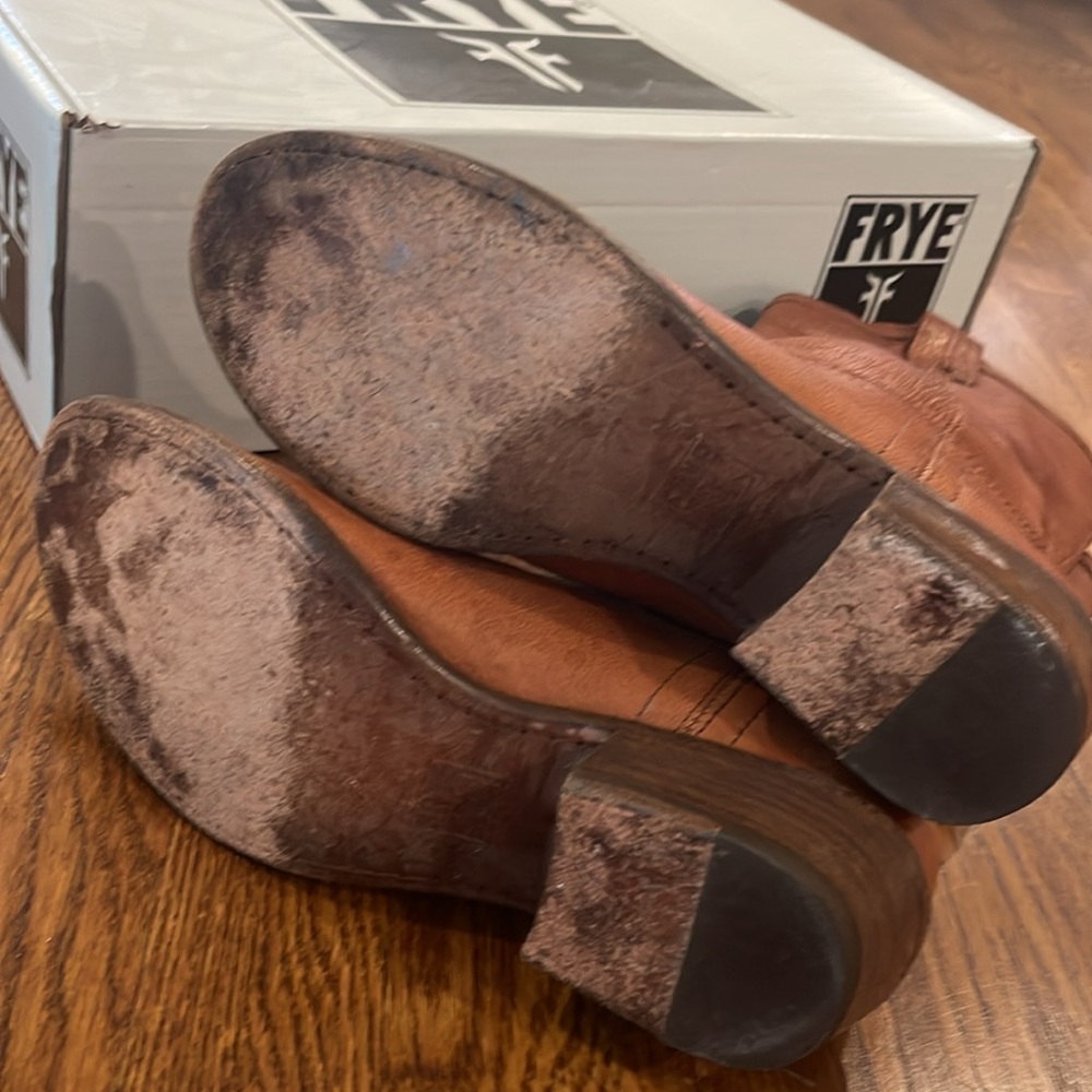 Frye Carson Pull On Boots - cognac - 8M - Picture 8 of 9